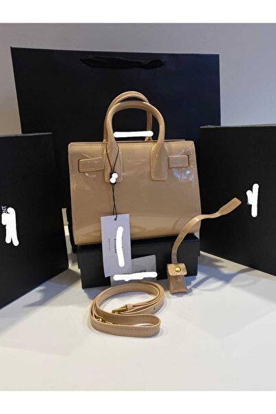Sal Shoulder bag, an exact copy of the famous brand. It comes with a box, a bag, and a warranty card with the same brand name.