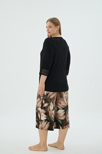 Sevim Women's Plus Size Lace Detailed V-Neck Half Sleeve Lace Detailed Black Top Capri Pajama Set C8T0N