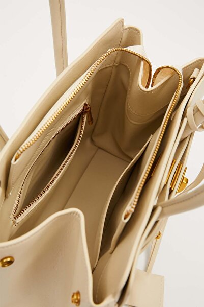 Levidor White Leather Handbag with Accessory Detail