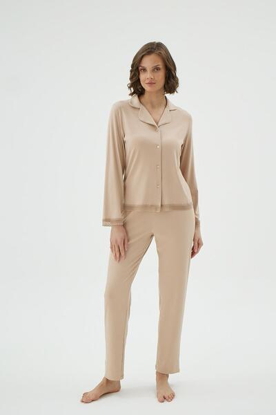Sevim Жіночий комплект піжами з довгими рукавами, бежевий, з мереживними деталями, на ґудзиках C8T4N171