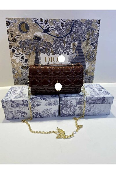 DİO Shoulder bag, an exact copy of the famous brand. It comes with a box, a bag, and a warranty card with the same brand name.