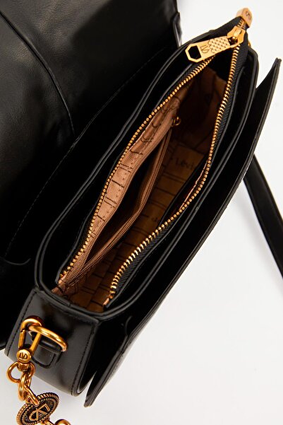 Levidor Black edge knitted model shoulder bag