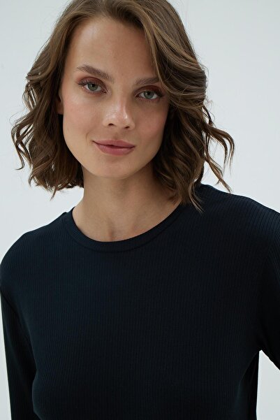 Sevim Жіночий чорний піжамний комплект з довгими рукавами та деталями на спині C5T2N271