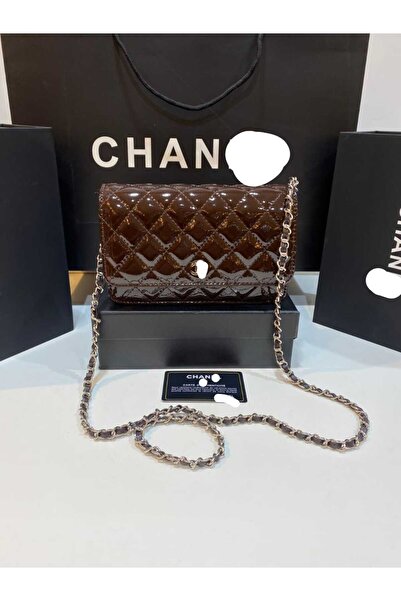 CHA Shoulder bag, an exact copy of the famous brand. It comes with a box, a bag, and a warranty card with the same brand name.