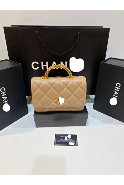CHA Shoulder bag, an exact copy of the famous brand. It comes with a box, a bag, and a warranty card with the same brand name.
