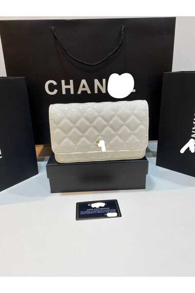 CHA Shoulder bag, an exact copy of the famous brand. It comes with a box, a bag, and a warranty card with the same brand name.