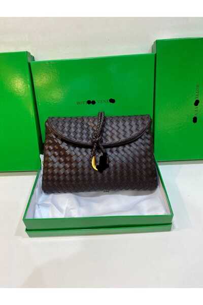 Bott Shoulder bag, an exact copy of the famous brand. It comes with a box, a bag, and a warranty card with the same brand name.