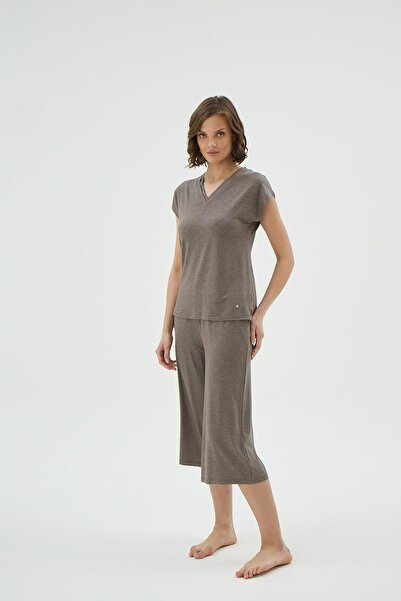Sevim Women's Short Sleeve V-Neck Gray Capri Pajama Set C7T5N171