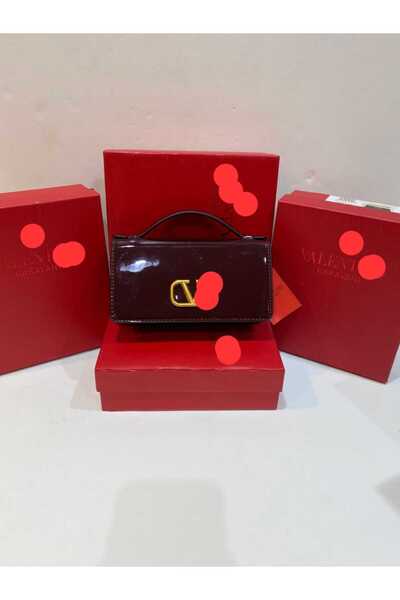 Valen Shoulder bag, an exact copy of the famous brand. It comes with a box, a bag, and a warranty card with the same brand name.