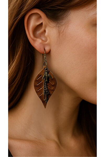 Derili Dükkan Kuş ve Anahtar Detaylı Deri Küpe – El Yapımı Vintage Bohem Tasarım