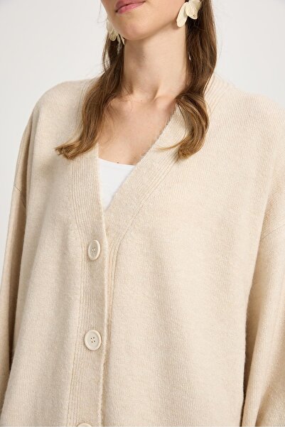 minaaise Ecru Soft V-Neck Buttoned Oversize Knit Cardigan 24106