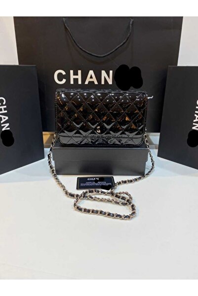 CHA Shoulder bag, an exact copy of the famous brand. It comes with a box, a bag, and a warranty card with the same brand name.