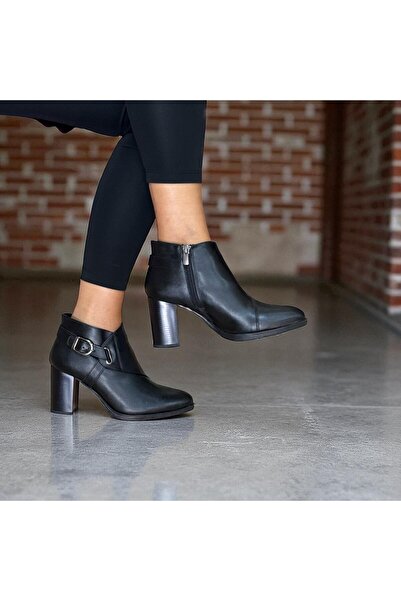 NE&VE SHOES حذاء نسائي قصير بكعب سميك من الجلد الأسود مع مشبك متقاطع وسحاب داخلي