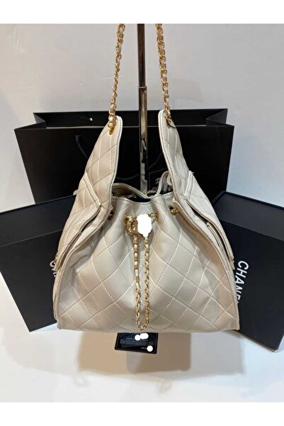 CHA Shoulder bag, an exact copy of the famous brand. It comes with a box, a bag, and a warranty card with the same brand name.