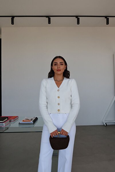 Özge Özgenç V-Neck Button Detailed Knitted Cardigan