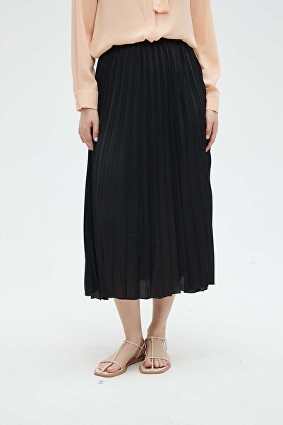 Nichii Solid Pleated Midi Skirt