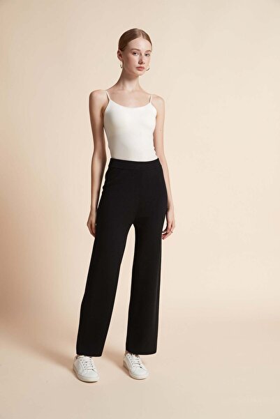 Yola بنطلون واسع الساق سادة