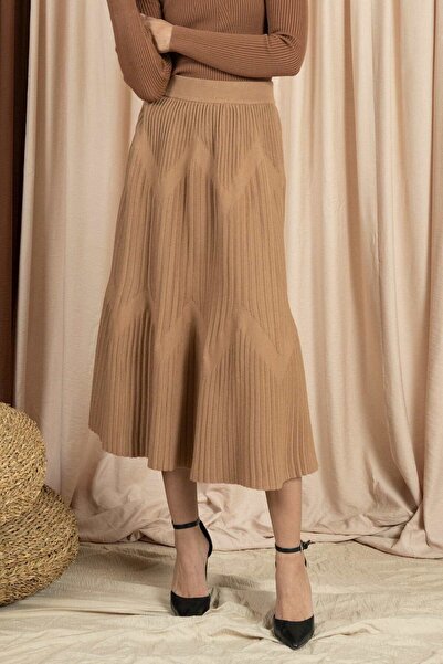 Nichii Solid Ribbed Midi Skirt