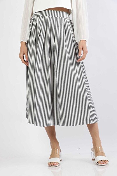 Nichii تنورة ميدي مخططة مع طيات