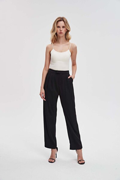Livia Solid Classic Pants