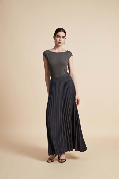 Yola Solid Pleated Maxi Skirt