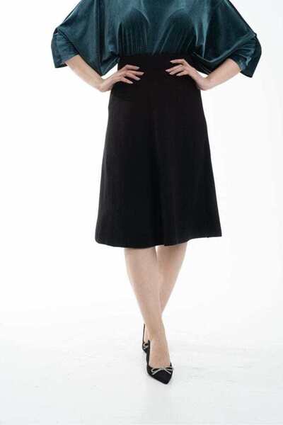 Nichii Solid Loose Fit Short Skirt