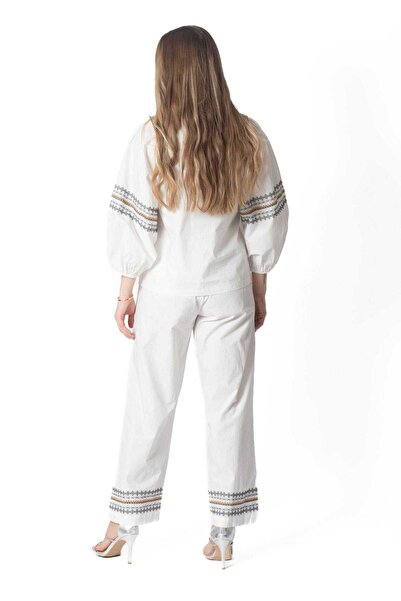 Yola Embroidered Solid Bootcut Jeans