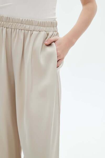 Nichii Solid Relaxed Fit Pants