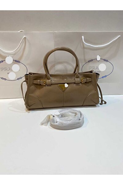Bra Shoulder bag, an exact copy of the famous brand. It comes with a box, a bag, and a warranty card with the same brand name.