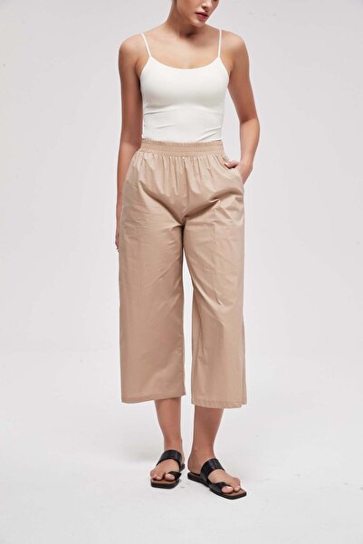 Livia Solid Side-Pocket Pants