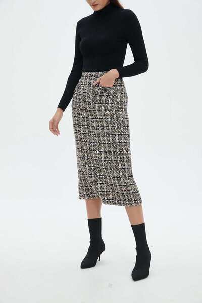 Nichii Checkered Midi Skirt with Ribbed Detail