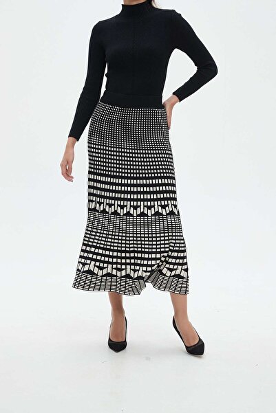 Nichii Checkered Pleated Midi Skirt
