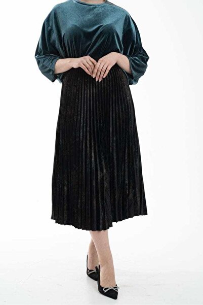 Nichii Solid Pleated Midi Skirt
