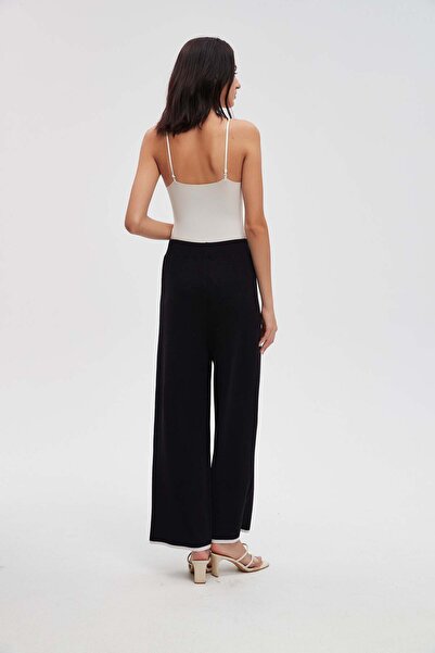 menta Solid Wide-Leg Pants