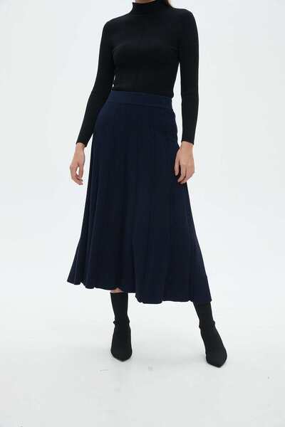 Nichii Solid Midi Skirt with Ribbed Detail