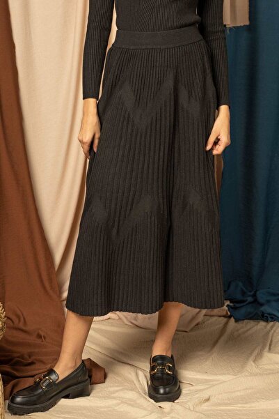 Nichii تنورة ميدي مضلعة سادة