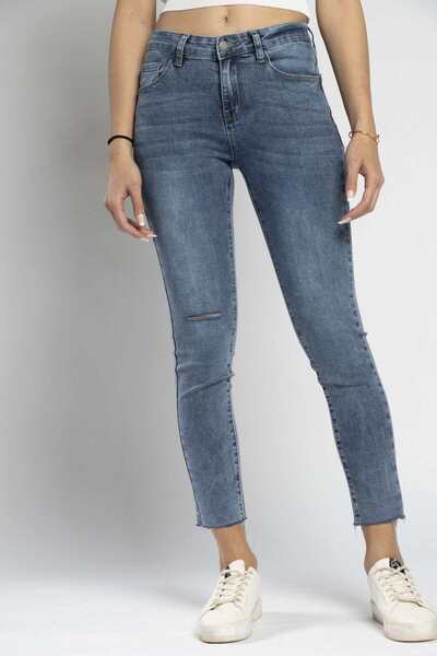 Nichii Skinny Knee-Slit Jeans