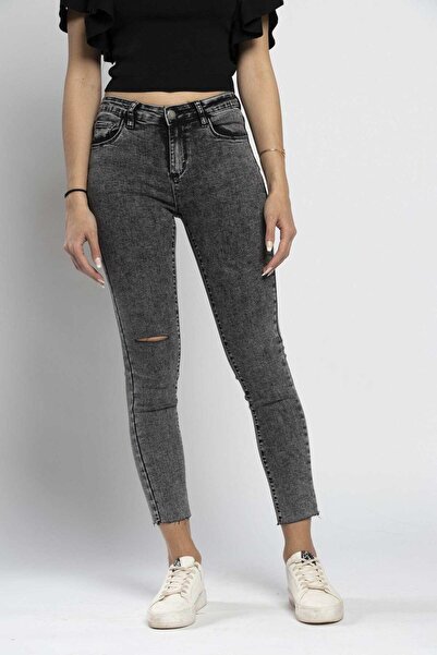 Nichii Skinny Knee-Slit Jeans