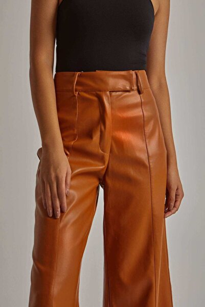 DALYDRESS Wide-Leg 3/4 Faux Leather Pants