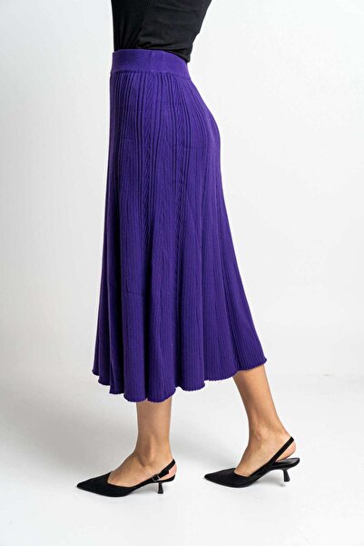 Nichii Solid Midi Skirt with Ribbed Detail