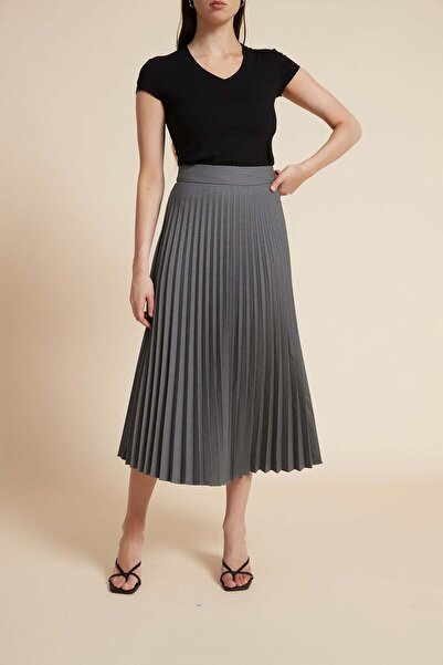 Yola Solid Pleated Midi Skirt