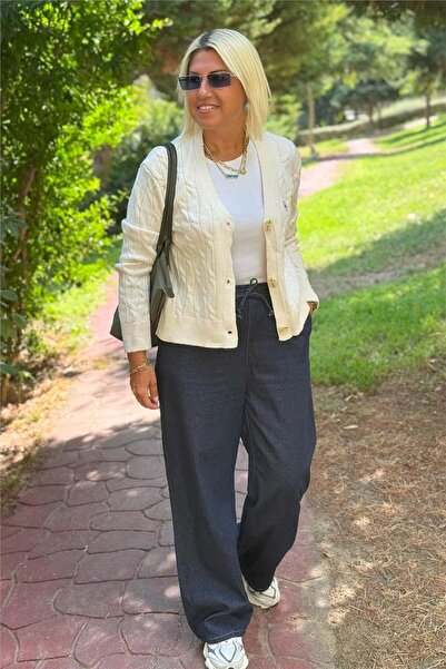 By Esra Celkan Nakış Armalı Üç Düğmeli Hırka