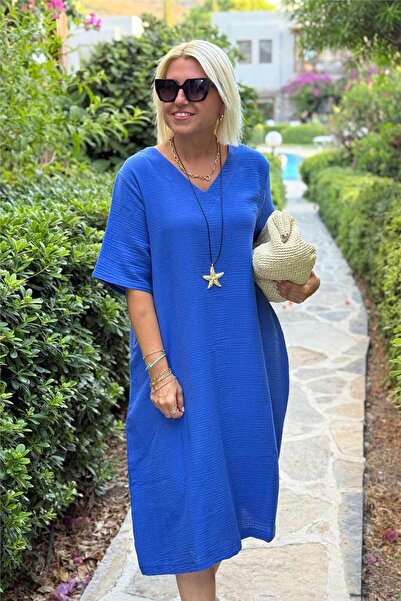 By Esra Celkan Mavi V Yaka Yıldız Kolyeli Düz Elbise