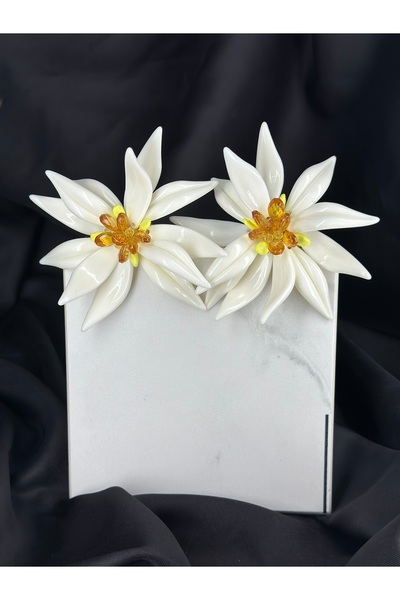 Unzilee White Floral Brand Model Design Earrings
