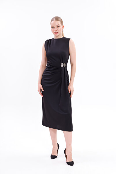 ZEROPOINT Siyah Tokalı Klasik Midi Elbise