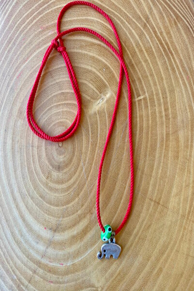Shepidi قلادة من الفضة على شكل فيل، وخرز زجاجي أخضر، وحبل أحمر