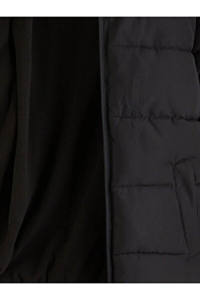 LC Waikiki LCW KidsSiyah Kapüşonlu Erkek Çocuk Şişme Mont