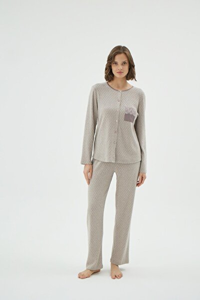 Sevim Kadın Düğmeli Uzun Kollu Cep Detaylı Bej Pijama Takımı C2T2N961
