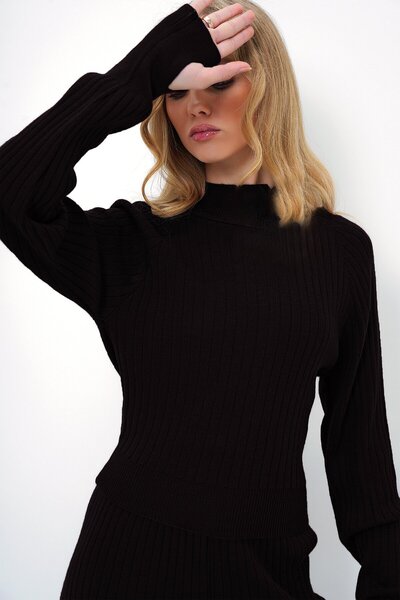VAGGON Finger Detailed Knitwear Top and Bottom Set