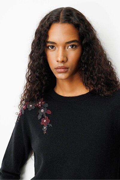 Desen Triko Women's Crew Neck Shoulder Embroidered Wool Sweater Black